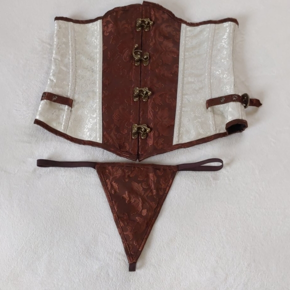 Amazing Corset - Picture 7 of 12